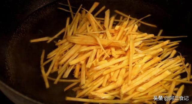 搅拌均匀|1红薯，1根黄瓜，简单一做，开胃解馋又下饭，连吃两碗不过瘾