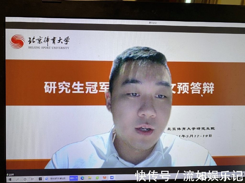 怀孕|国羽奥运冠军承认怀孕后首晒照!巧遮六个月孕肚,海边玩耍气色佳