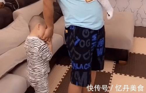 儿子|奶爸防女儿“偷吃”苹果却被儿子截胡,所谓“螳螂捕蝉黄雀在后”