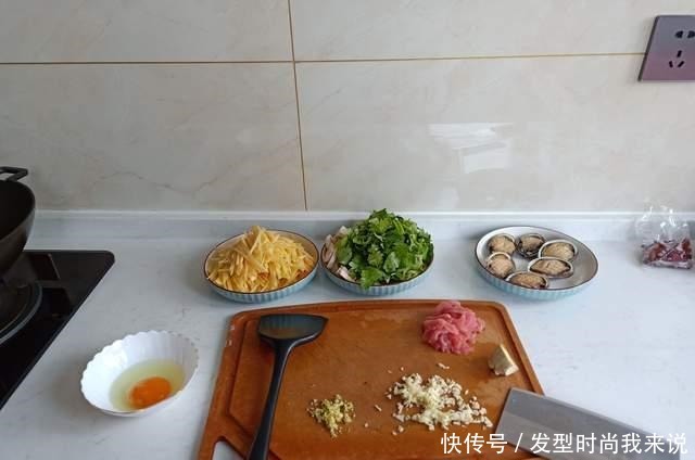 我家午餐4个菜,量不多却好吃,网友生活有仪式感,真好