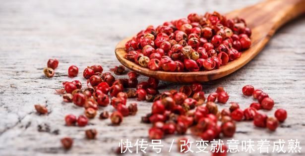 花椒|厨房里的一物,用来泡脚,抗衰老还乌发,家家户户的厨房都有!