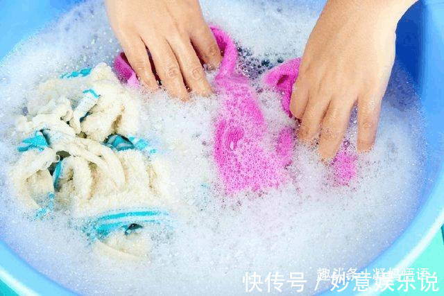 孩子|奶奶天天给宝宝换洗衣服,孩子身上却长小红点,很多家长犯错误