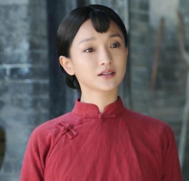 庞薰琹@当年,周迅为艺术献身,一副人体油画卖出了184万,如今现状怎样