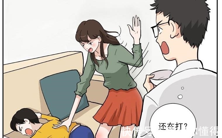 |搞笑漫画,老公下班,老婆打孩子的原因让老公喷了!