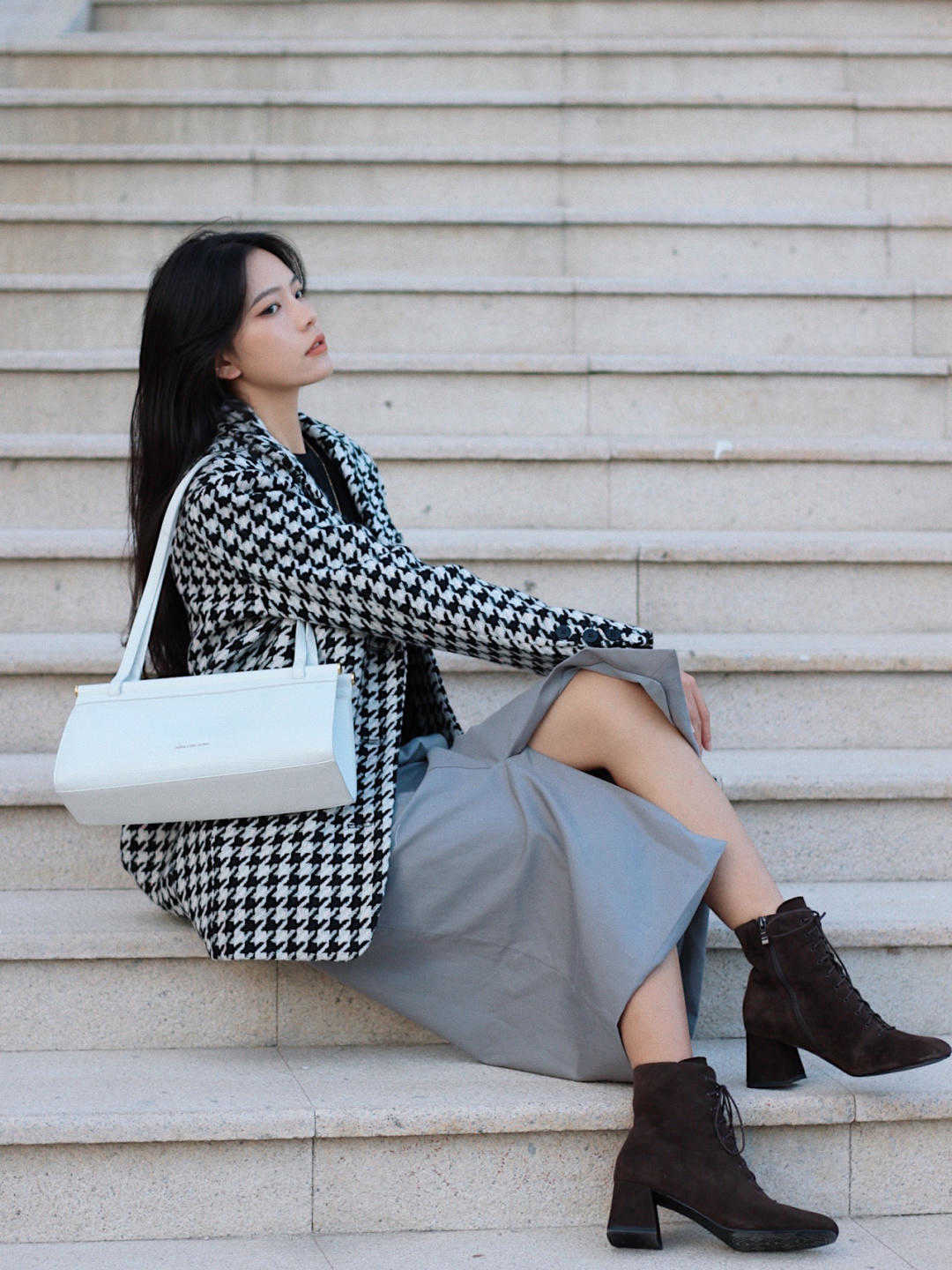 大长腿 格纹外套是今年冬季最飒单品,穿到明年也不过时,快来试试吧