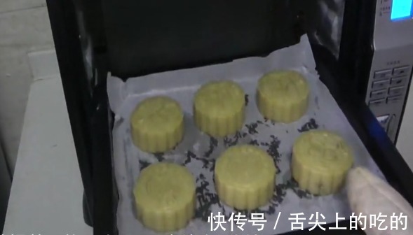 面团|老式五仁月饼的家常制作方法，馅料十足，做法简单，美味可口