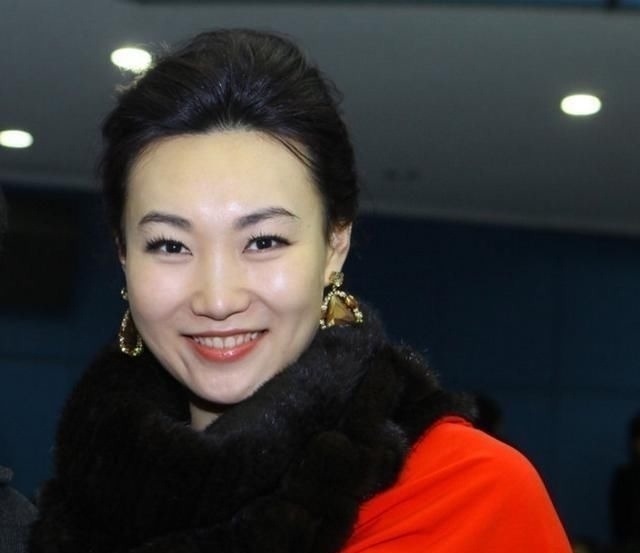 央视@央视三大未婚美女的书法各具魅力,堪称人美字牛,才气飞扬!