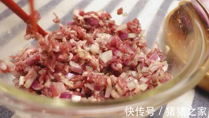 包子|新疆最具代表性的美食之一,酥脆焦香,鲜香多汁,真是馋死人