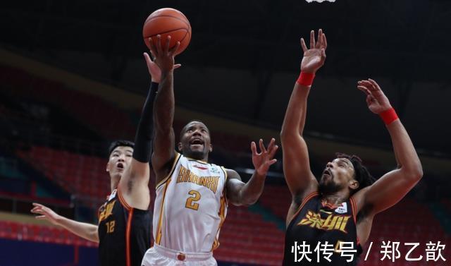 深圳队|萨林杰34+12,深圳成功复仇CBA大黑马!终结四连败,费尔德31+11