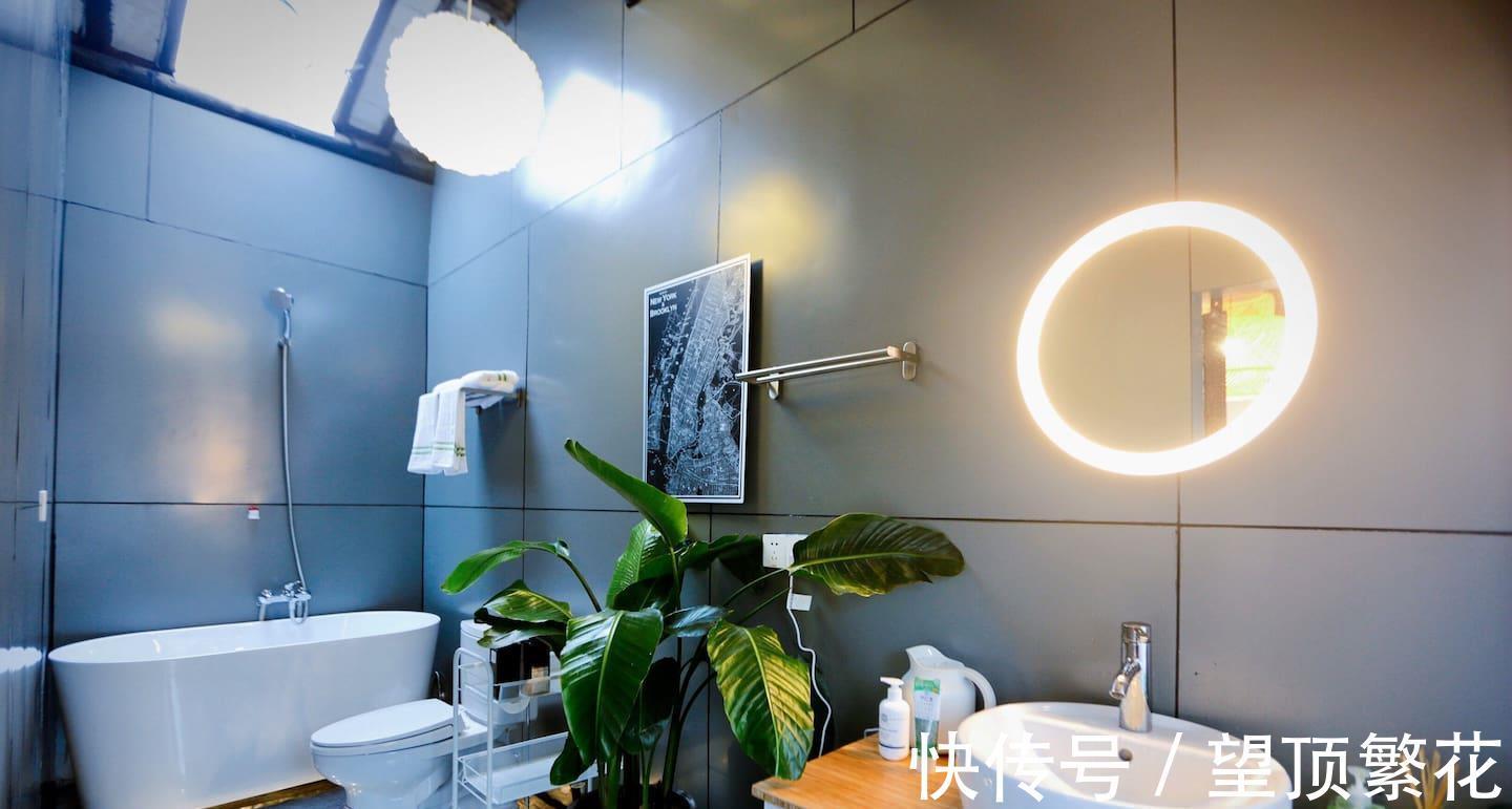 小空间|去朋友家蹭饭,一进卫生间就喜欢上了, 布置真有想法! 拍下来学着做