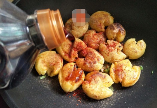 这个菜很流行,香浓绵软,做法简单,15分钟搞定,孩子喜欢极了!