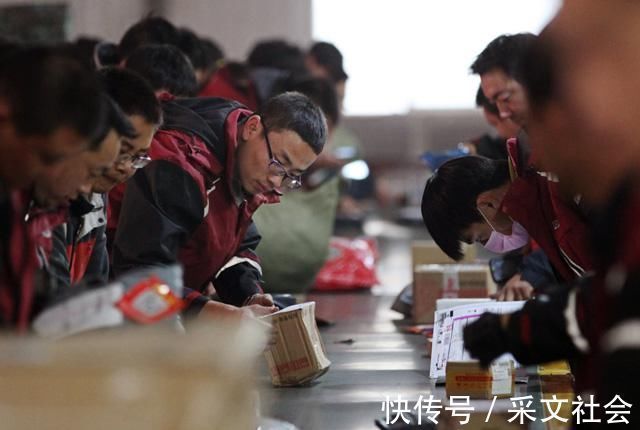 劳动者|这些工作将实行“职称制”!官方发通知,新的“香饽饽”行业来了