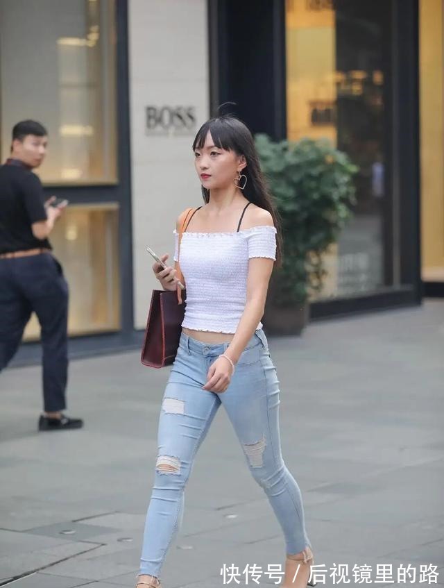 塞裤腰 今年流行“低腰裤”,但也并非谁都能穿,露出小肚子不是很尴尬