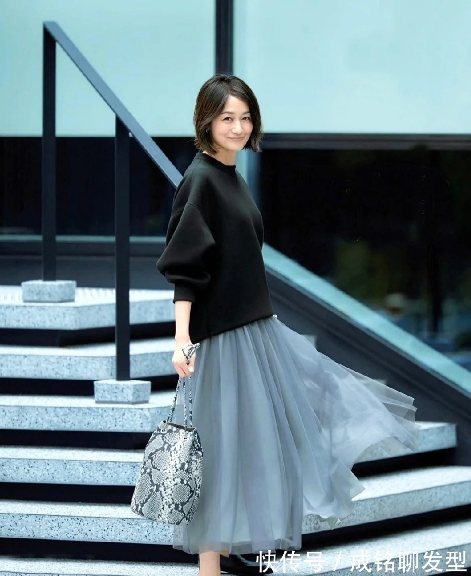 针织衫|轻松甩掉路人感,跟着日本大龄博主学穿搭,年过五十照样美得出众