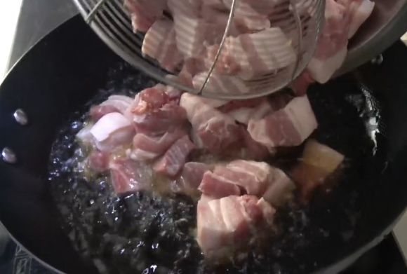 红烧肉怎么做最香?大厨透露:多做1步,软糯又够味,特别好吃