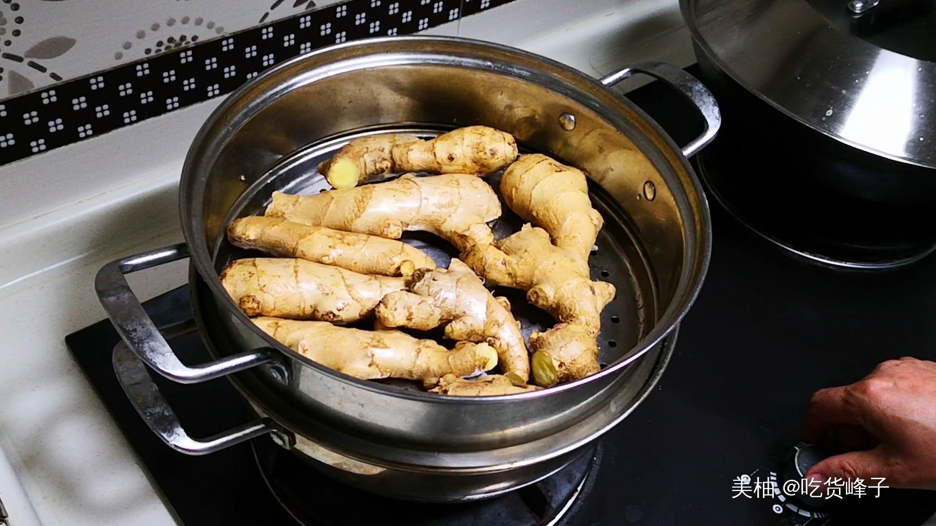 晓峰|生姜放锅里蒸一蒸，作用拿钱都买不到，80岁奶奶教妙招，真管用