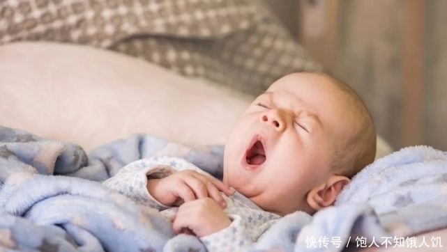 绒绒|宝宝睡觉时这3个动作,可能是身体缺钙的信号,妈妈们要重视