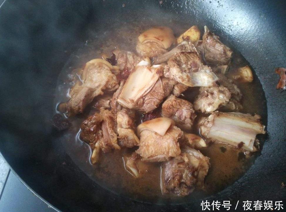 炖羊肉时最忌讳放“它”,多数人不懂乱放,难怪汤不鲜,肉不嫩