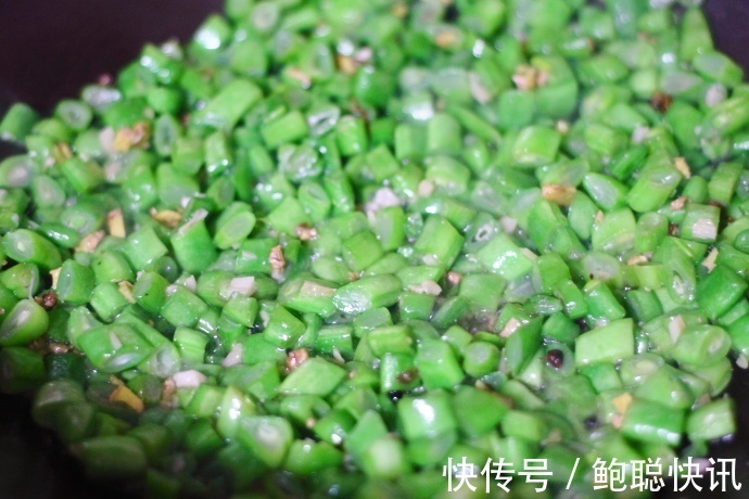 肉末橄榄四季豆,孩子去外面吃饭,每次必点的一道下饭菜