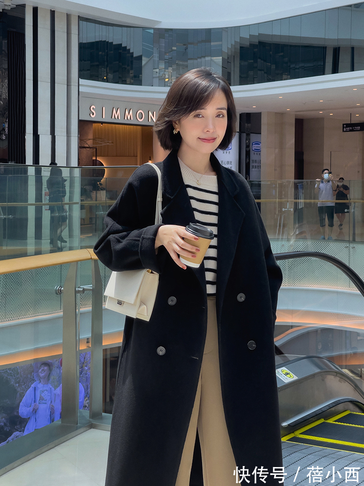 保暖 今年流行“翻领大衣”,比西装保暖比羽绒服显瘦,出街赚足回头率