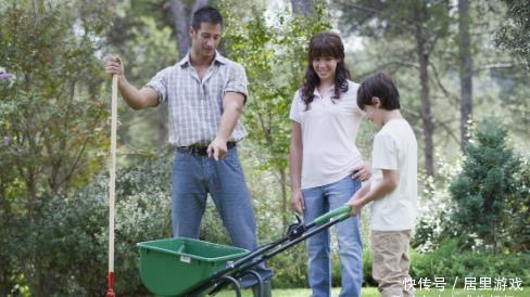 小学生要钱申请书火了，孩子情商高到父母不忍拒绝，网友：必须给