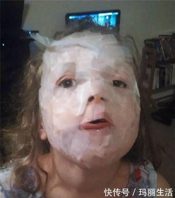 玩具|熊孩子突然安静,不吵不闹不作妖的时候,孩子自己在玩啥