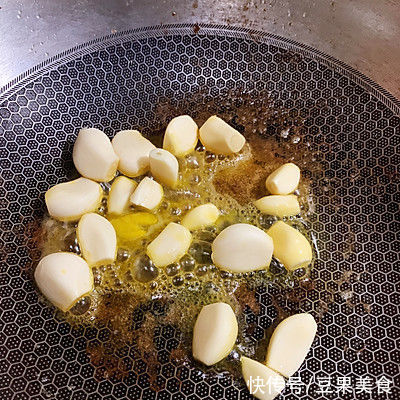 金蒜牛肉粒比补药营养，却不要钱