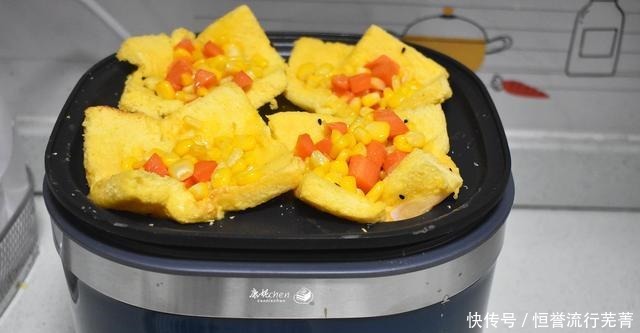 面包片别直接吃了，加点蔬菜和鸡蛋，香脆可口，连吃三天都不够