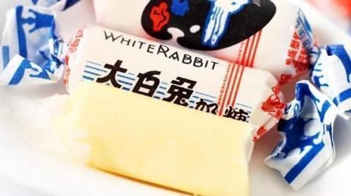 奶糖里面|吃了20年的大白兔,才知道里面“透明纸”的用处原来之前想错了