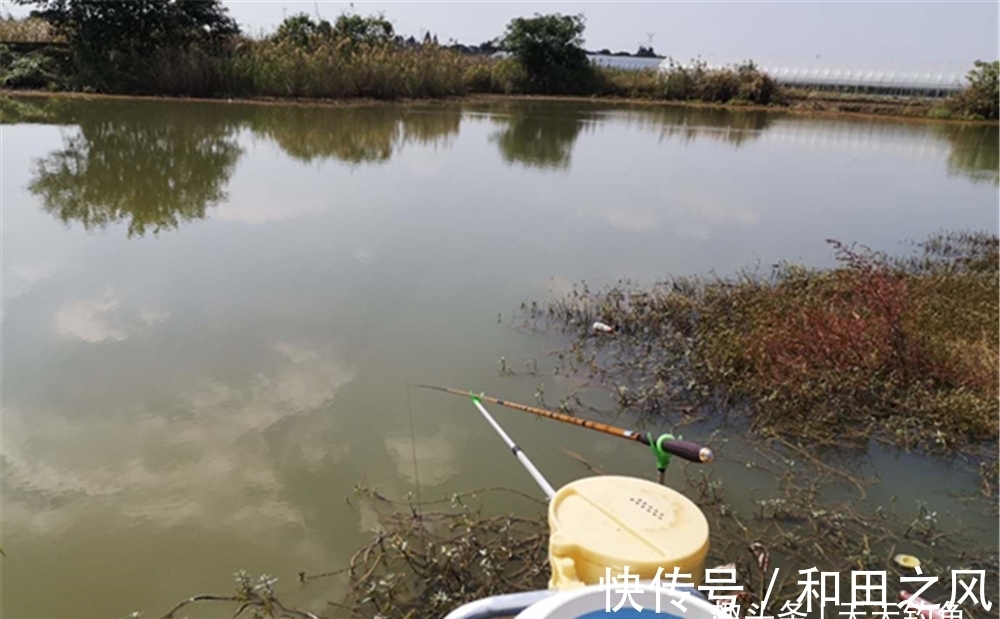 冬季钓鱼，先别着急下竿，多走走、多看看，两大策略帮你找到鱼窝