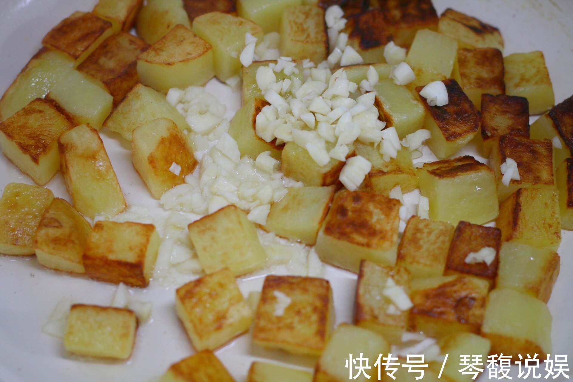土豆别总是炒和炖了，教你新做法，超简单，味道却是超级棒