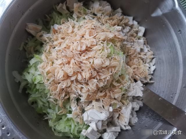 10月蒸包子，韭菜芹菜靠边站，这菜好吃又营养，比肉馅包子都香