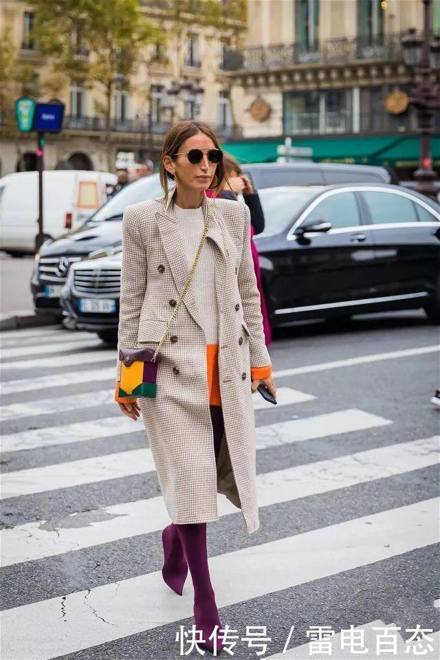 过了45岁的女人少穿“黑白灰”!要多穿这5种颜色,减龄还高级