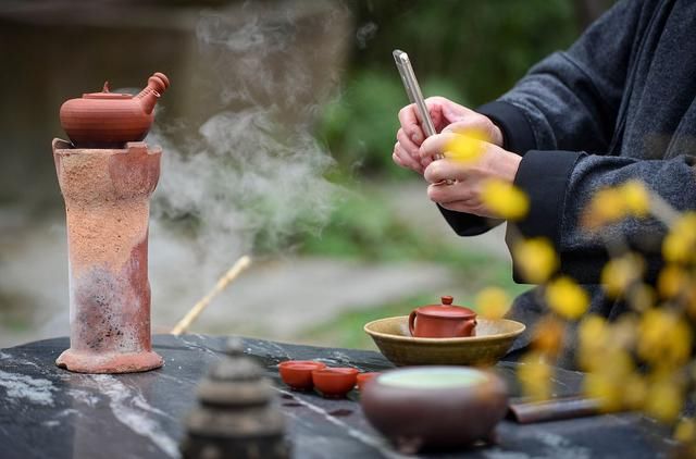 乾坤$禅茶诗词15首:饮罢凉茶眠竹榻，蜻蜓蟋蟀亦相亲