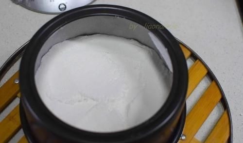 这个小点心，不用揉面不用发酵，一搓一蒸就做好，咸口米糕真好吃