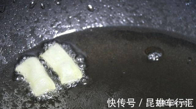 薄片|土豆切成薄片,两片粘一起下锅炸,中间是空心的,比薯片好吃