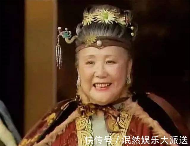 黛玉|贾母狠骂薛宝钗,看起来不动声色,其实入木三分,姜还是老的辣