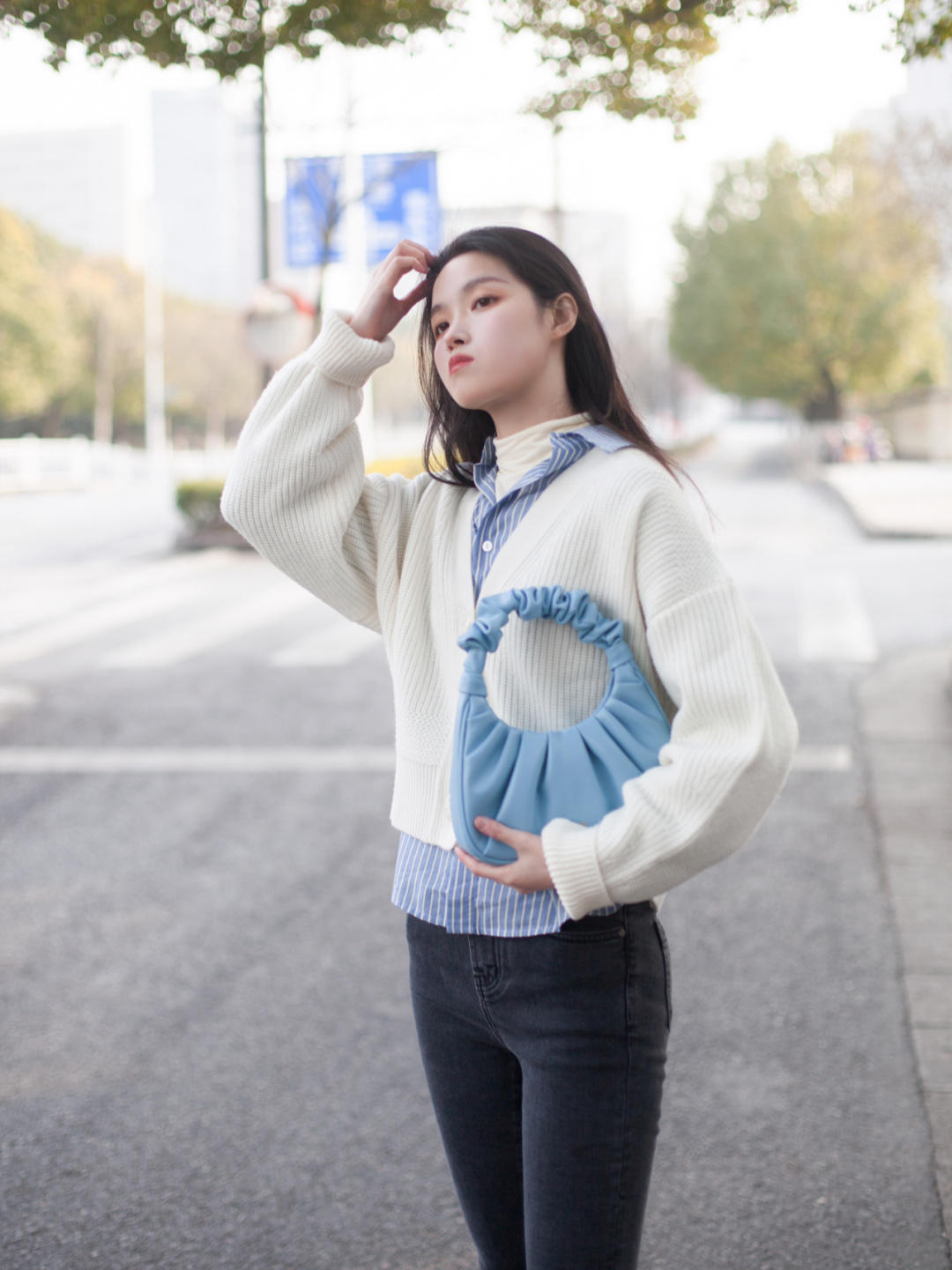 气质|女人少穿“大妈裤”,来看看4个实用九分裤搭配,演绎气质美