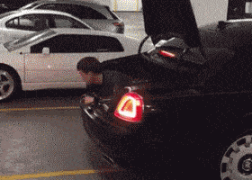 |搞笑GIF：女朋友总是这样出现 我的小心脏都快受不了了