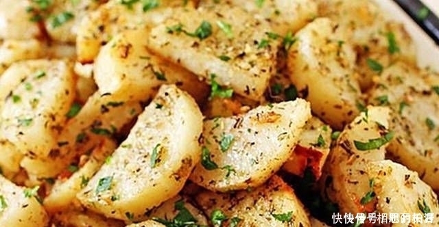 炒土豆丝,千万不要直接炒,2个小诀窍,土豆丝香辣脆爽,超好吃