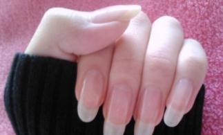 手指甲|不论男女,手指甲有竖纹多吃它,补钙补气血,晚上不失眠