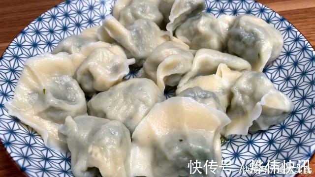 香椿饺子|夏天,用它包饺子,比韭菜茴香鲜,不花1分钱,我家一周吃3次,香