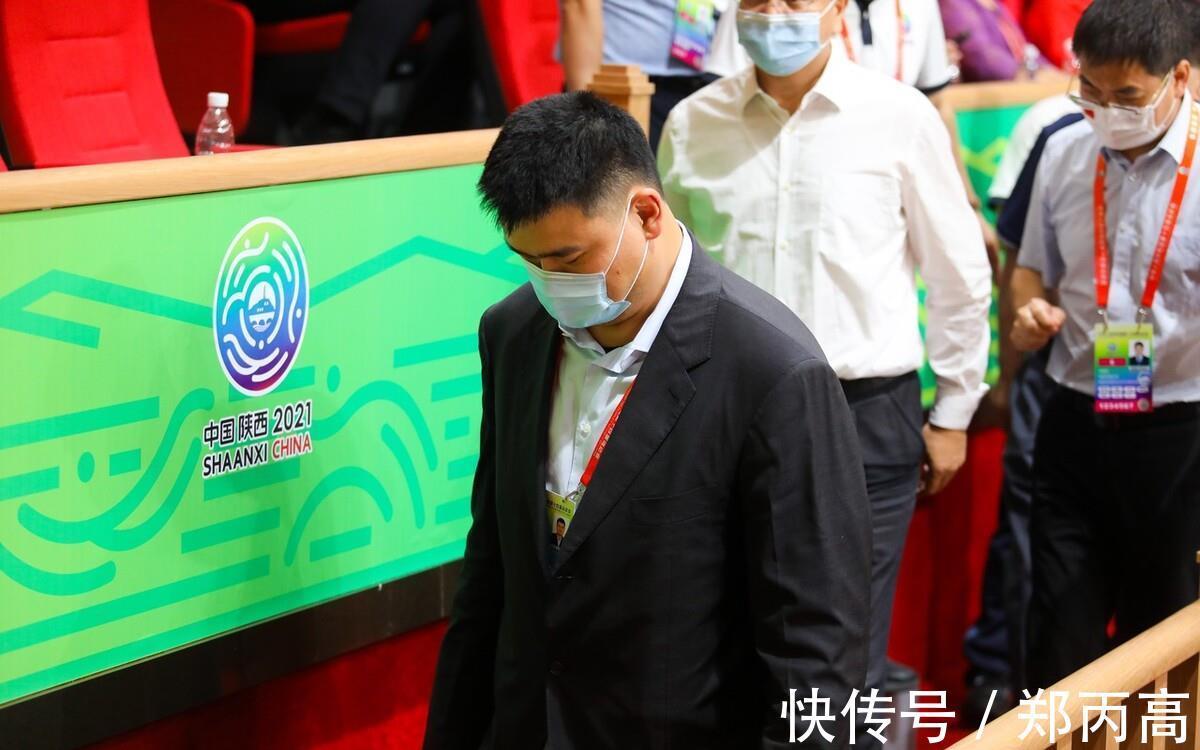 许钟豪|伤情加重!廖三宁并非两处骨折,北控忍无可忍强势发声,球迷怒斥