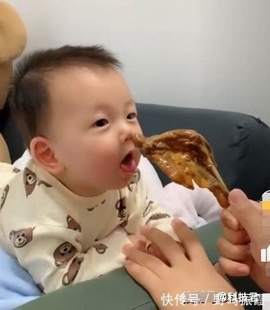 鸡腿|“逗趣奶爸”带娃走红,看到鸡腿被吃的那一刻,宝宝表情实力抢镜