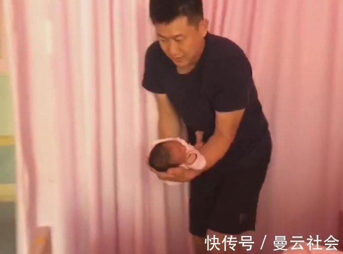 床底下|爸爸呼声震天,宝宝生无可恋,到底是我睡还是爸爸睡