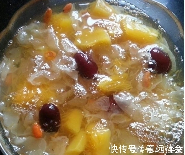 冰糖银耳|冰糖银耳总是熬不出胶？是冰糖放的时间不对！难怪你百煮不糯