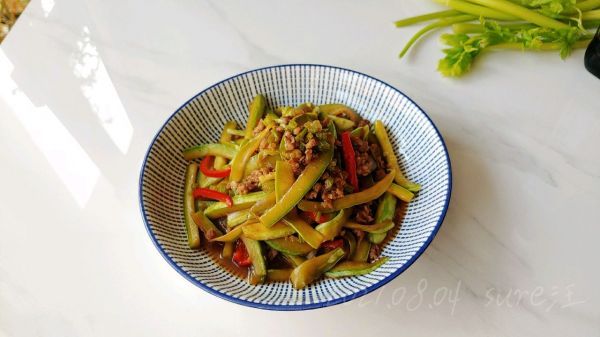 肉酱|香芹肉酱烧瓜条