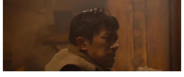 《長津湖》破42億,易烊千璽打破無人匹及的成就,央媒:別捧殺他