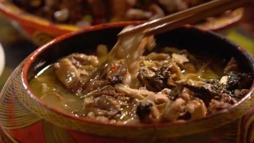 彝族|坨坨肉,松茸鸡汤,苦荞面包,也是彝族人宴请客人必备的美食之一