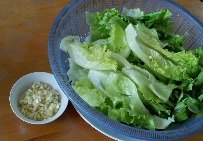 做蚝油生菜,直接下锅炒就错了!大厨教你做,鲜嫩爽口,原汁原味